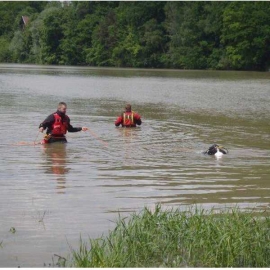 Tragedia na Dunajcu. Czternastolatka porwał wir rzeki. Szukają go płetwonurkowie
