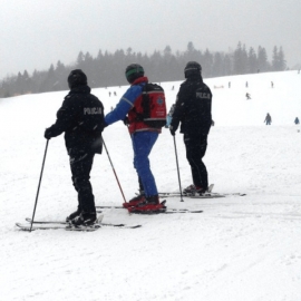 Policyjni narciarze na stokach przez cały okres ferii zimowych